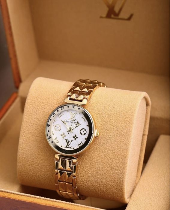 Часы(женские) Бренд Louis Vuitton