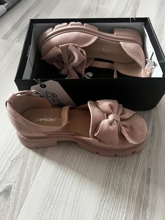 Pantofi eleganti cu fundita