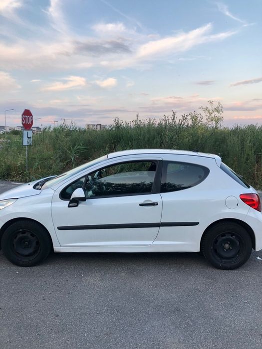 Vând Peugeot 208