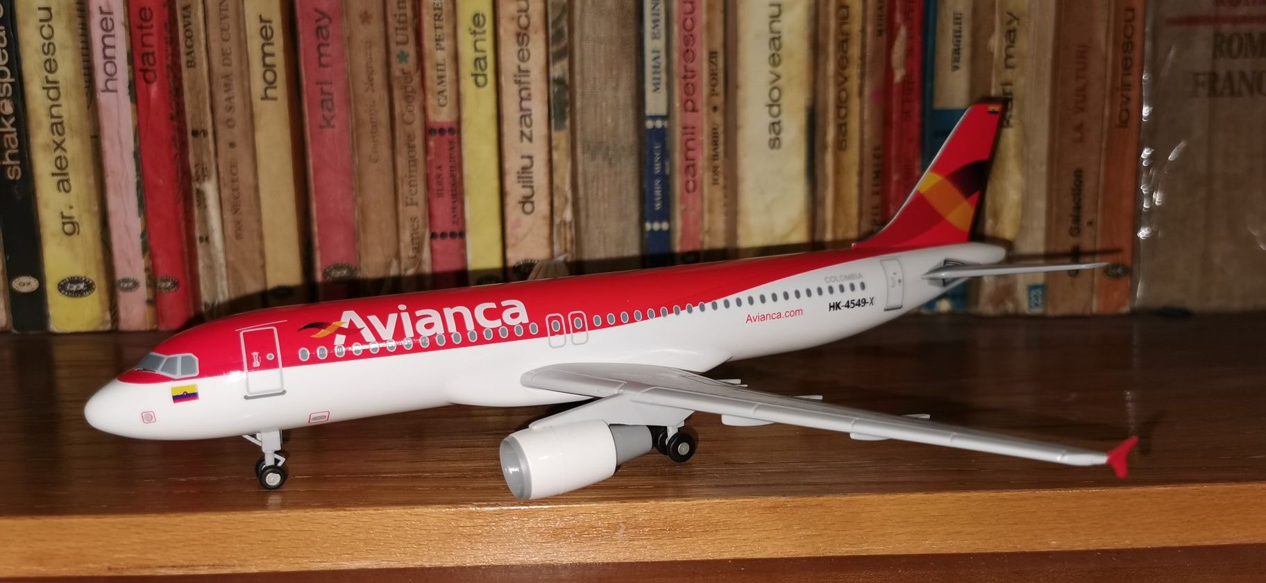 Avianca, Airbus A 320 scara 1:150