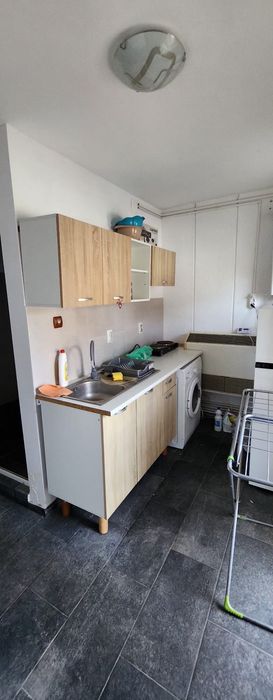 Apartament decomandat Piața centrala  etaj 1/7 la 1400 lei.