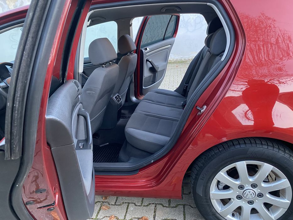 Vw Golf 5 1.6 8V 2007 Euro 4 Unic Proprietar în acte 2850€ usor neg