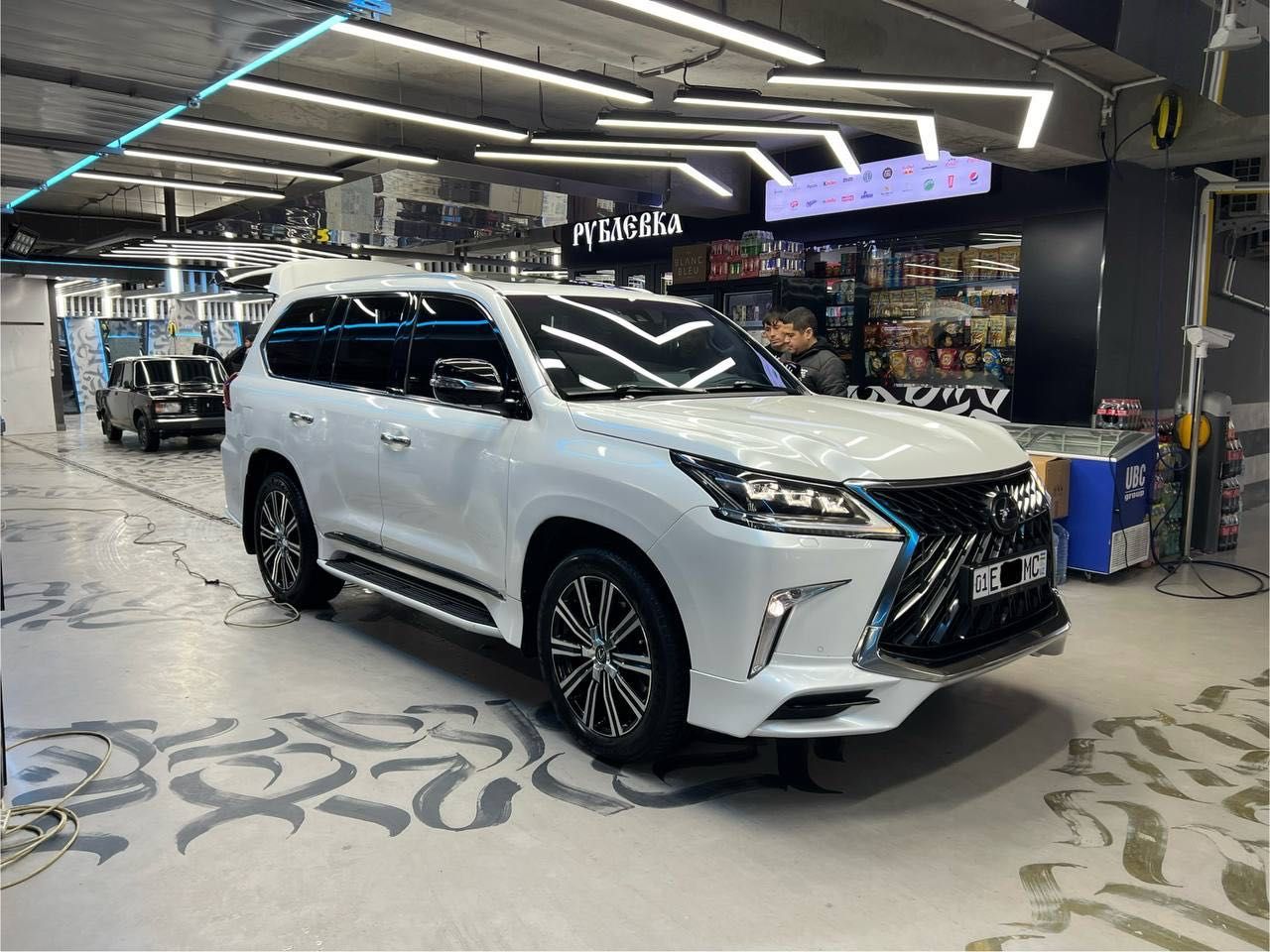 Lexus LX 570 S - своя