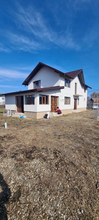 Casa de vanzare cu etaj