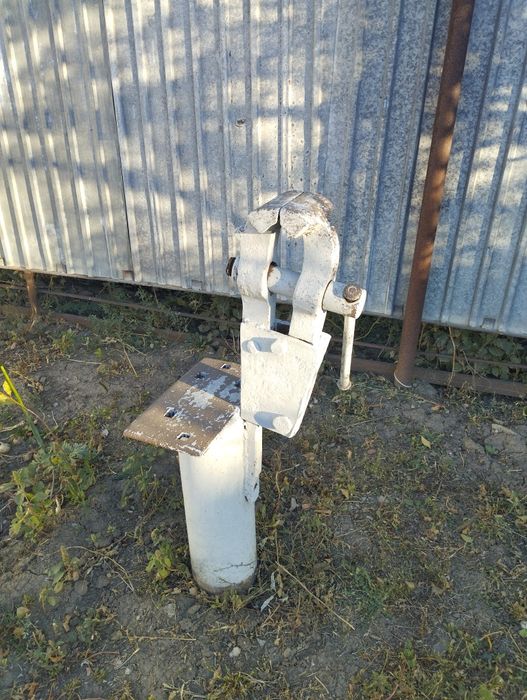 Тиски.        ..