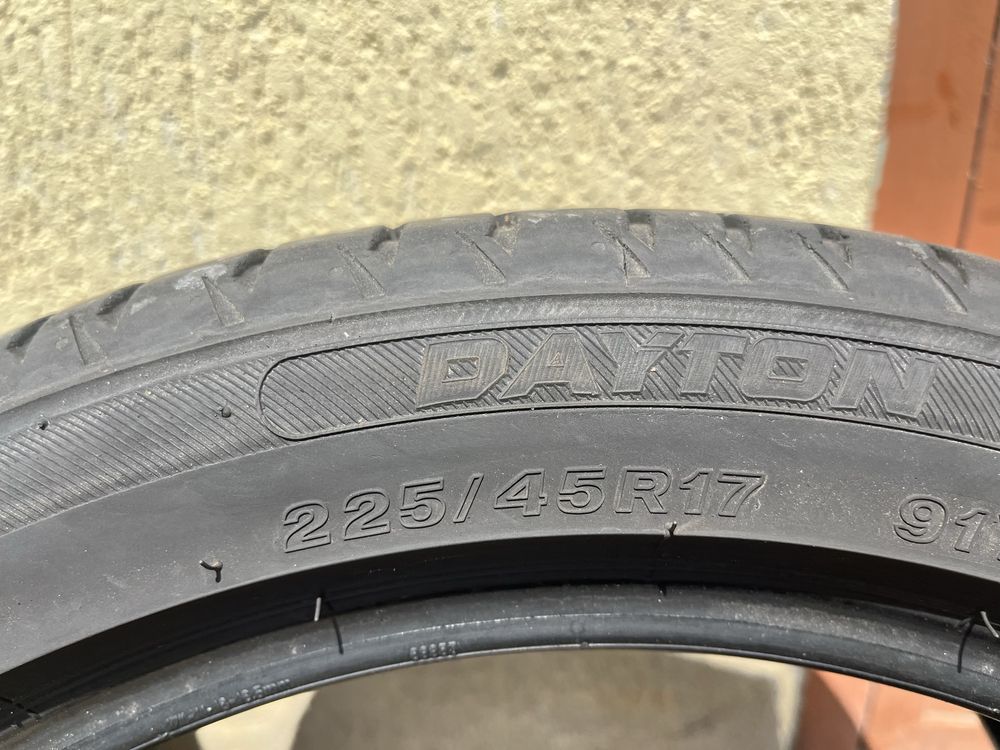 2 бр. летни гуми 225/45/17 Dayton DOT 1217 4 mm