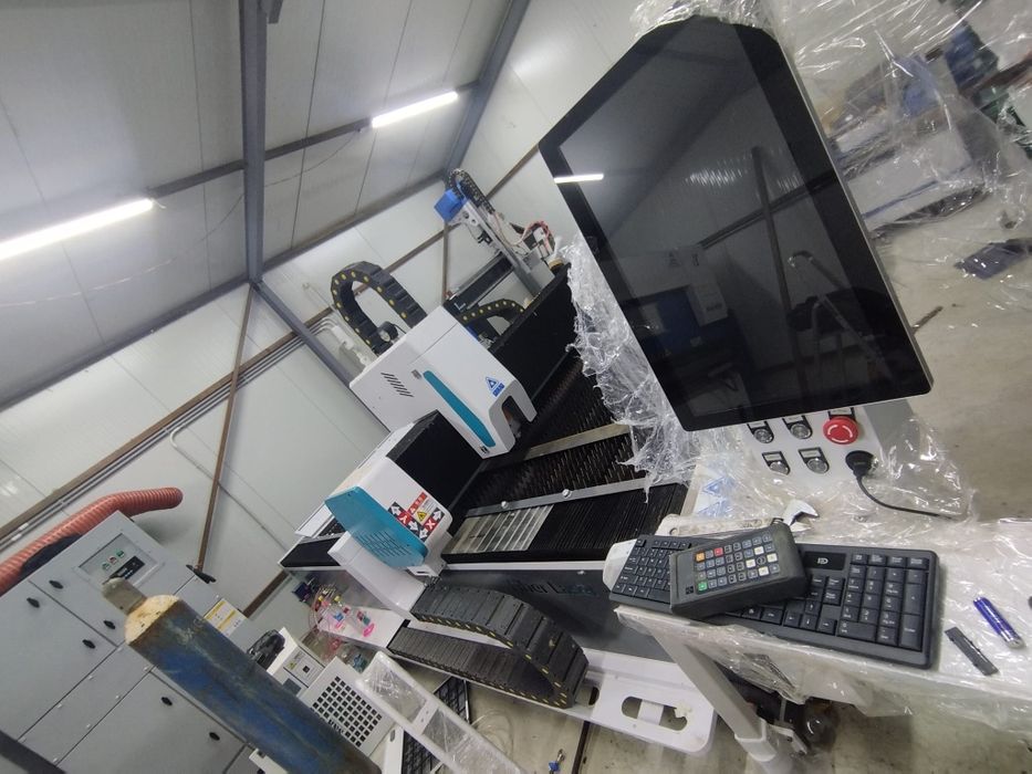 Fiber laser NOU chiller apa inclus