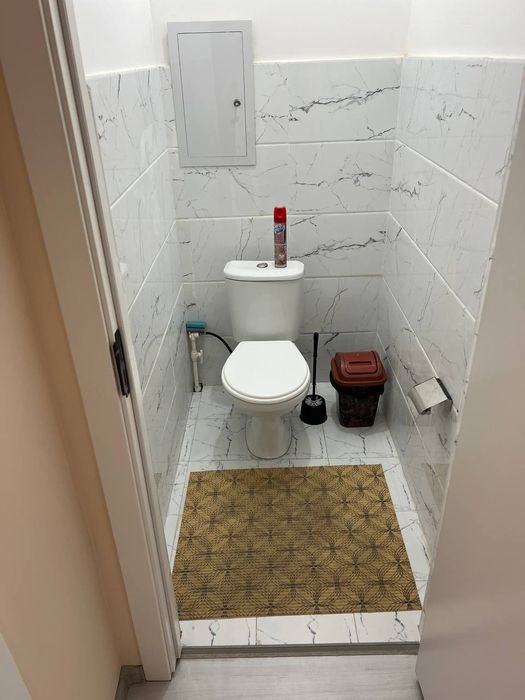 Xalqlar doʻstligi metrosi yonida