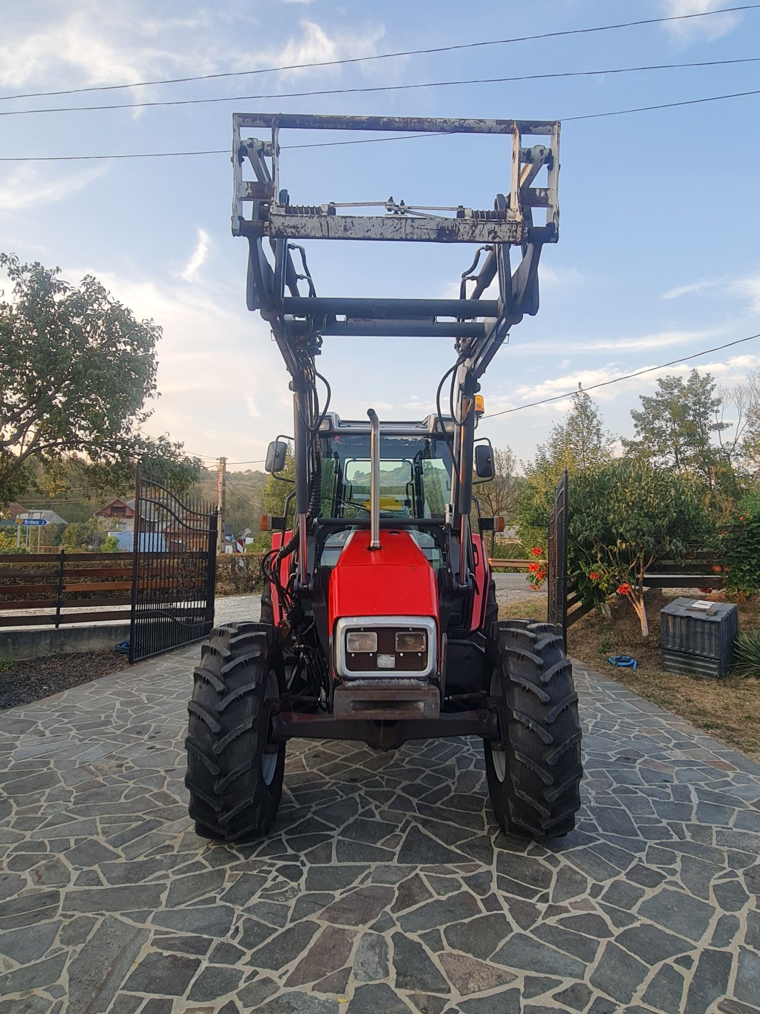 Tractor Massey Ferguson 6140 cu incarcator frontal
