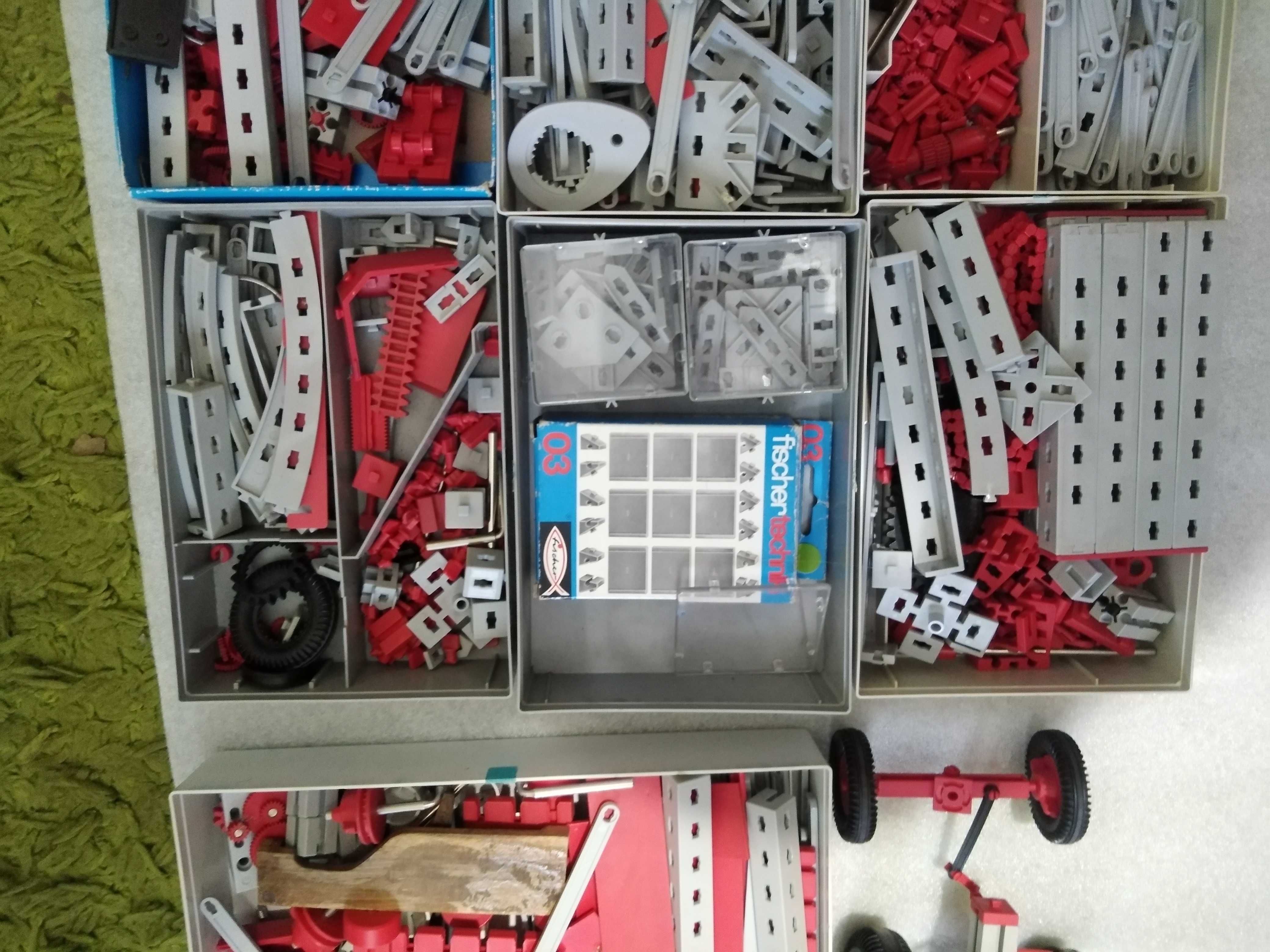 Joc de asamblare -constructii Fischer Technik cu peste 1000 de piese
