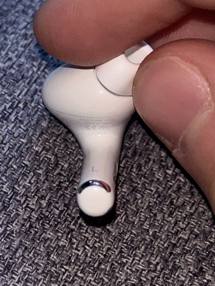 Casca AirPods Pro 2 partial functionala