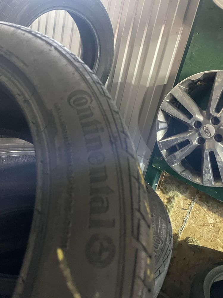 Продам шины 235/45 R19