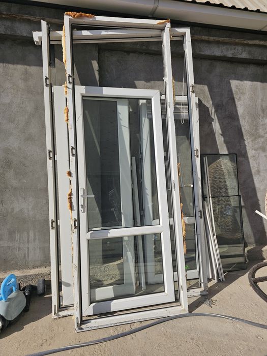 B/u 2 ta eshik sotiladi