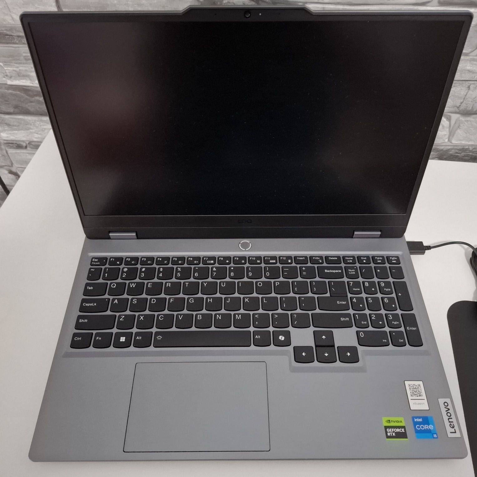 Продавам Lenovo LOQ 15IAX9