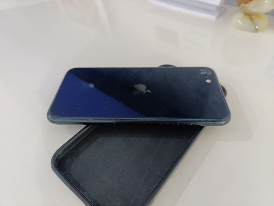 iPhone SE 2020, 64GB
Телефонът е в отлично състояние – работи безупр