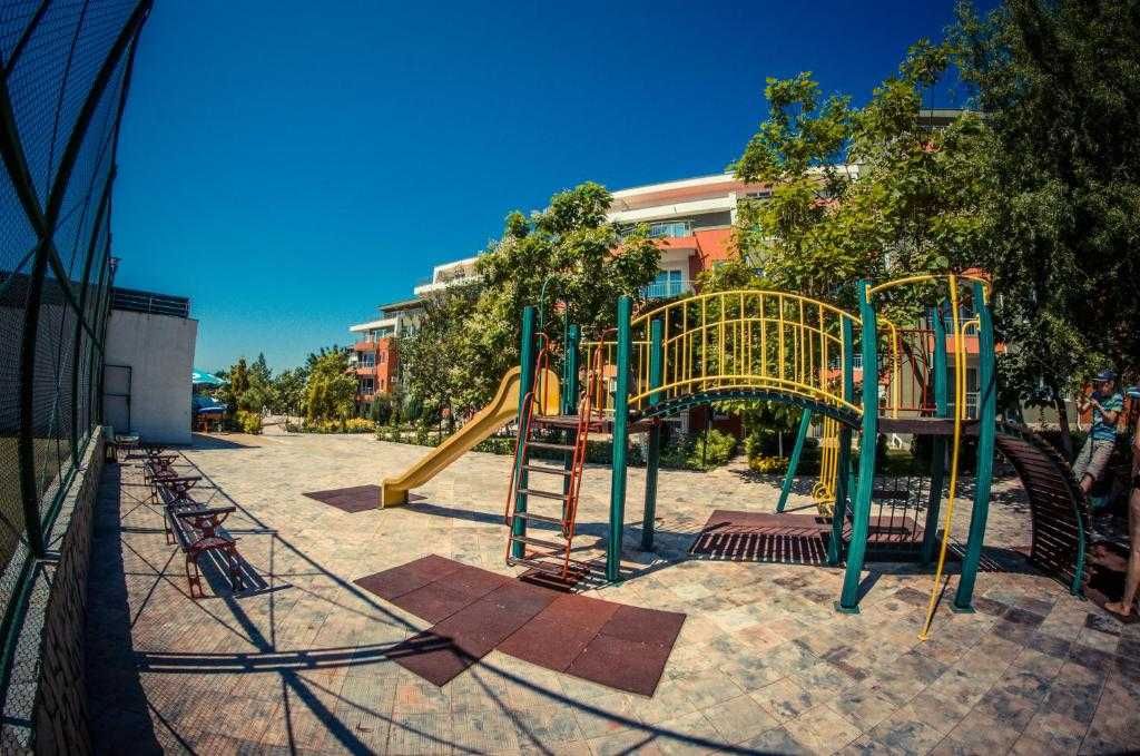 Продава се Тристаен апартамент в к.к. Елените - 111 кв.м за 856 €/кв.м - Снимка #21