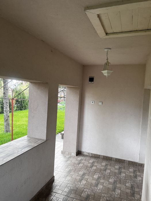Casă 3 camere +curte 500 mp de închiriat