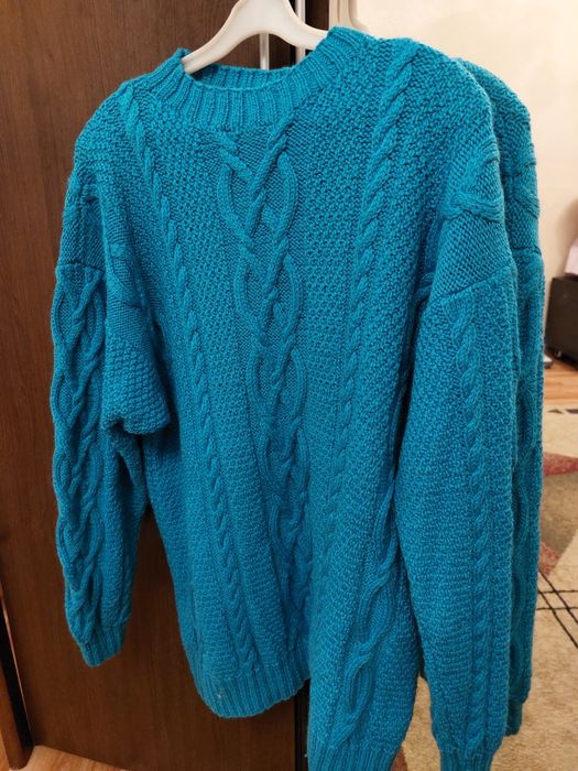 Женский полувер ручной вязки