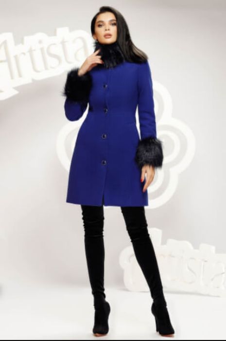 Palton Artista Cu Guler Si Mansete Cu Blana , Nr. 38 .