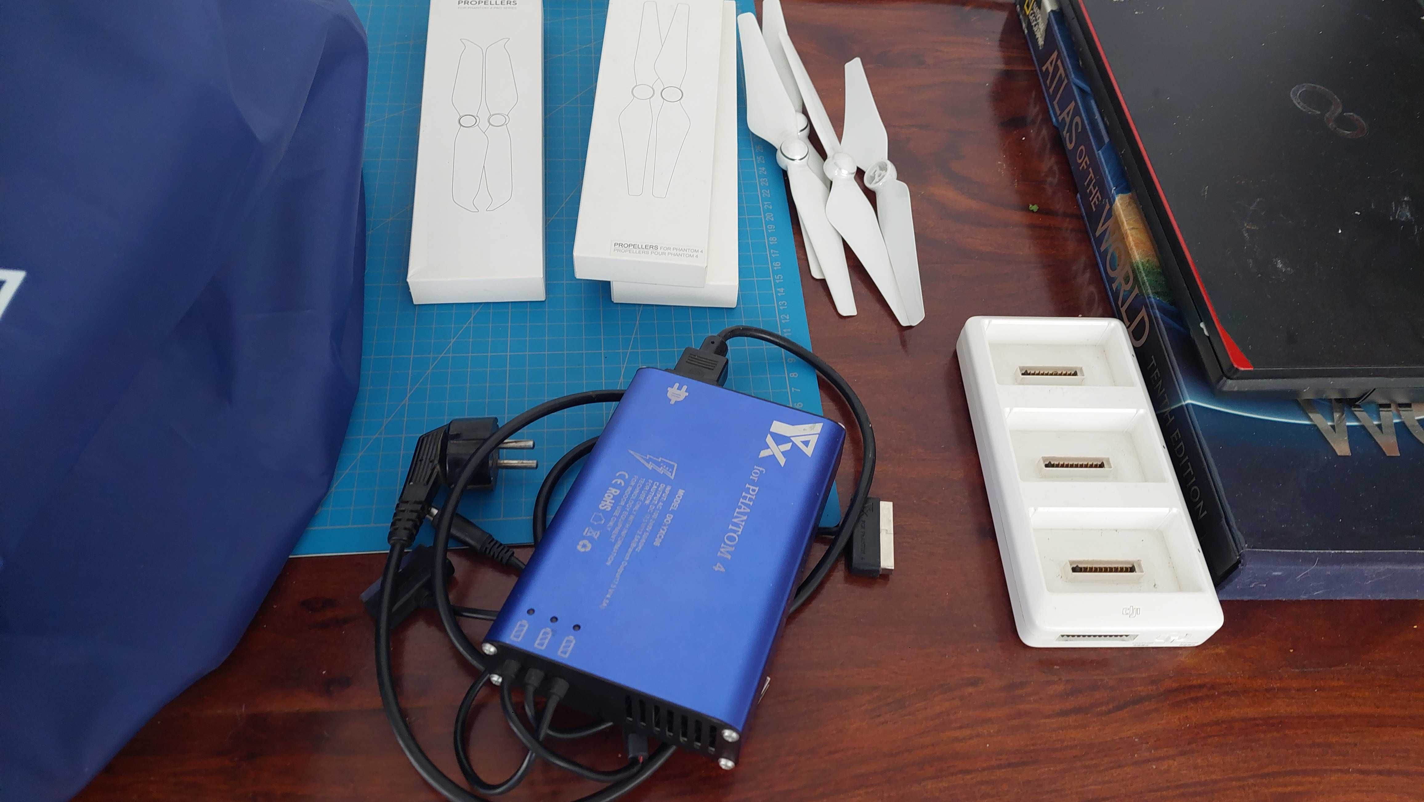 Lot piese drona DJI Phantom 4 (elice, charger, charging hub)