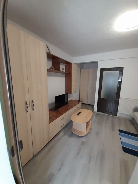 Vând Garsonieră În Codlea Etaj 1.