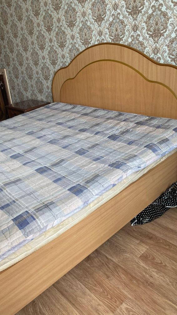 Продам двухспальную кровать