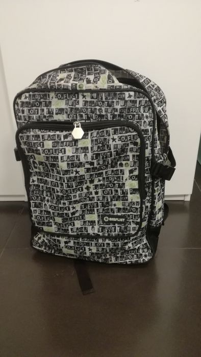 Ученическа раница + подарък папка