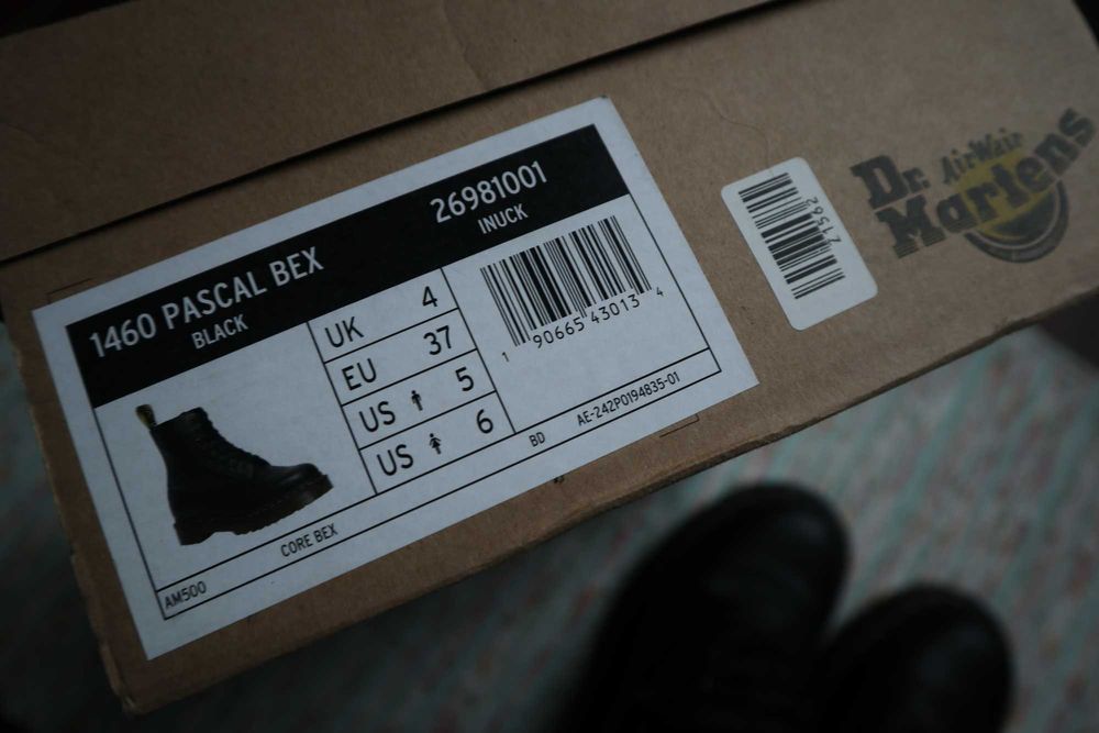 Нови черни кожени кубинки Dr. Martens 1460 PASCAL BEX, номер 37.