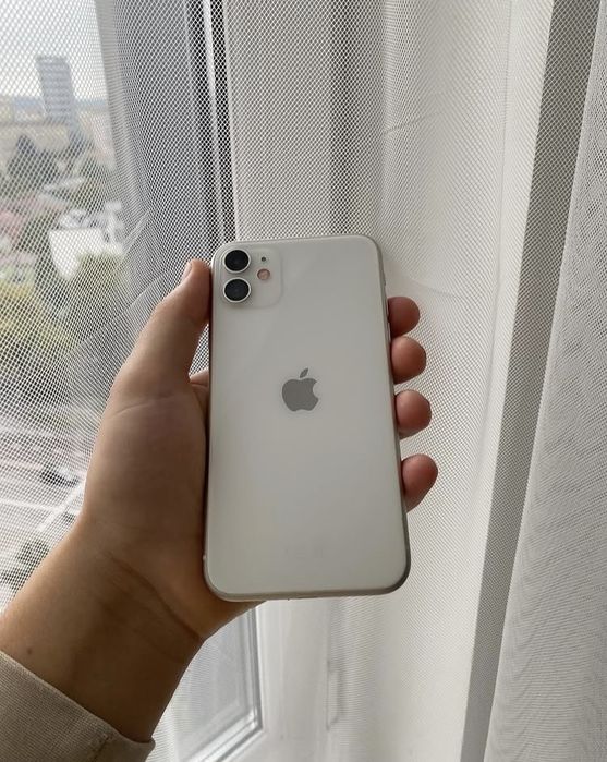 отдам даром айфон 11 белый цвет,тел хорошо работает