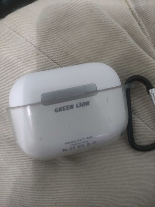 Наушники аир подс новые почти носил всего пару раз