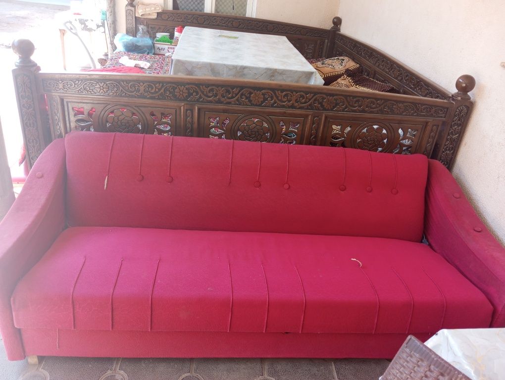 Divan sotiladi 150.000