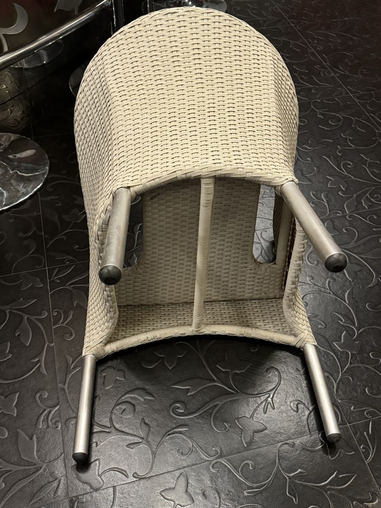 Ратанови столове с неръждавейка
