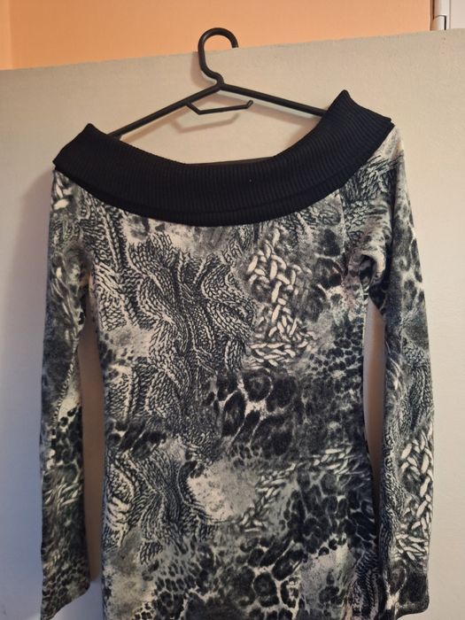 Дамска рокля с паднали рамени