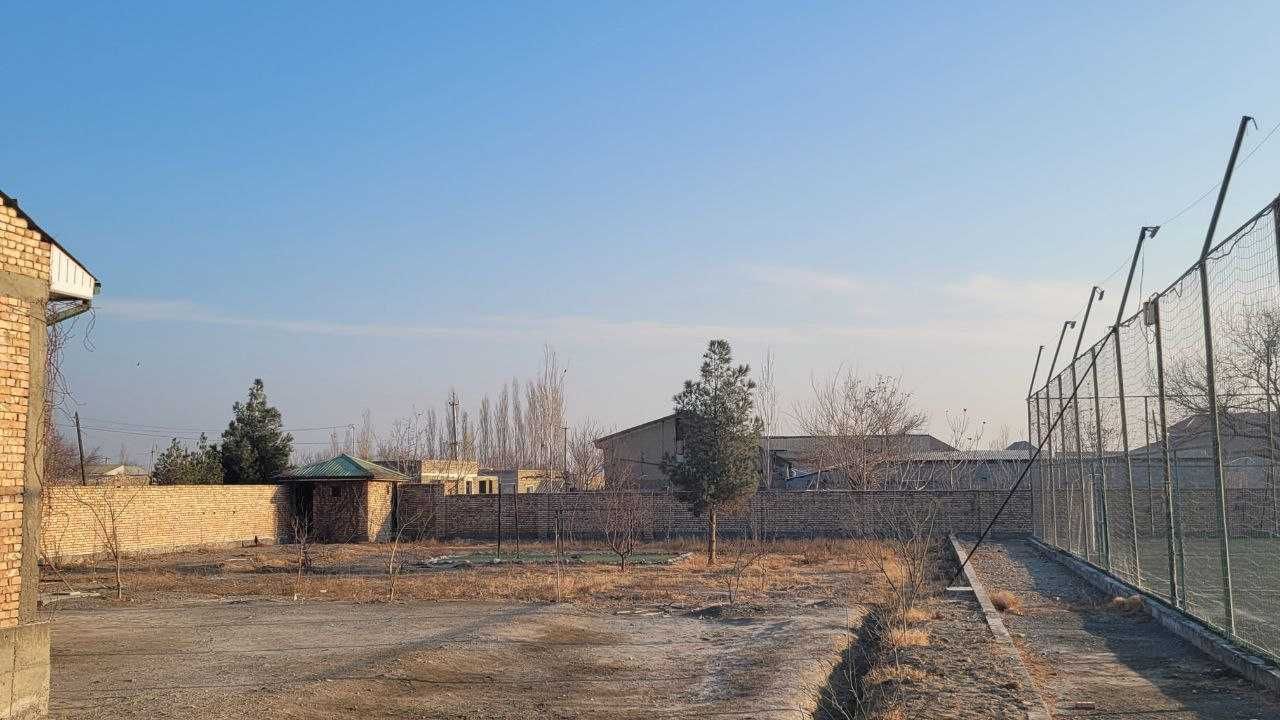 Ozbekiston tumanida Sun`iy qoplamali sport maydoni bino va inshootlari