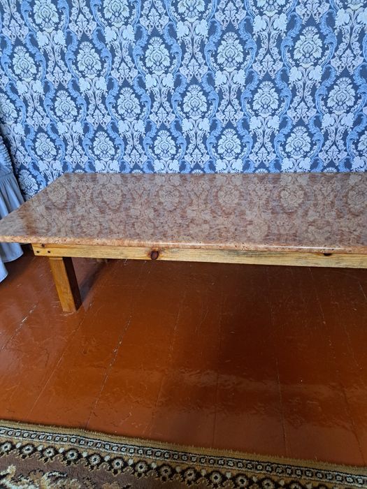 Продам стол низкий