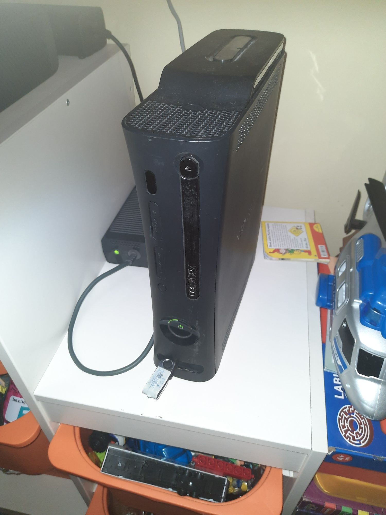 Xbox 360 Modat RGH cu HDD de 120 GB ,20 jocuri GTA 5, FIFA 19