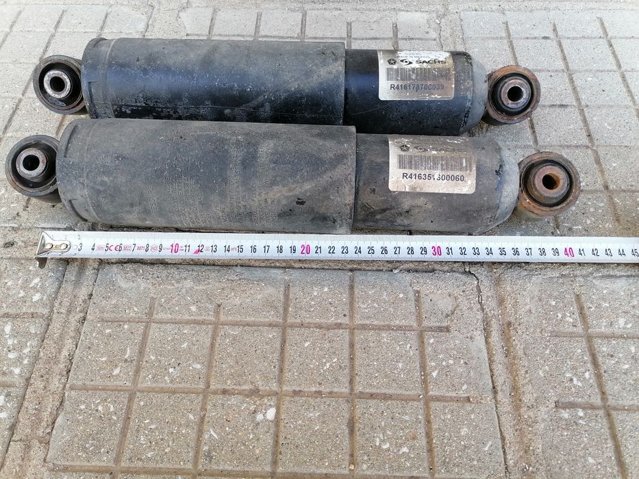 Продавам амортесьори за крайслер воиаджер