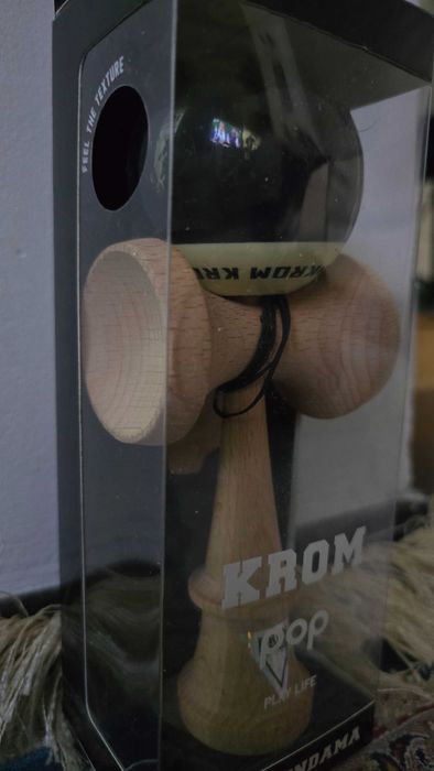 Krom pop kendama