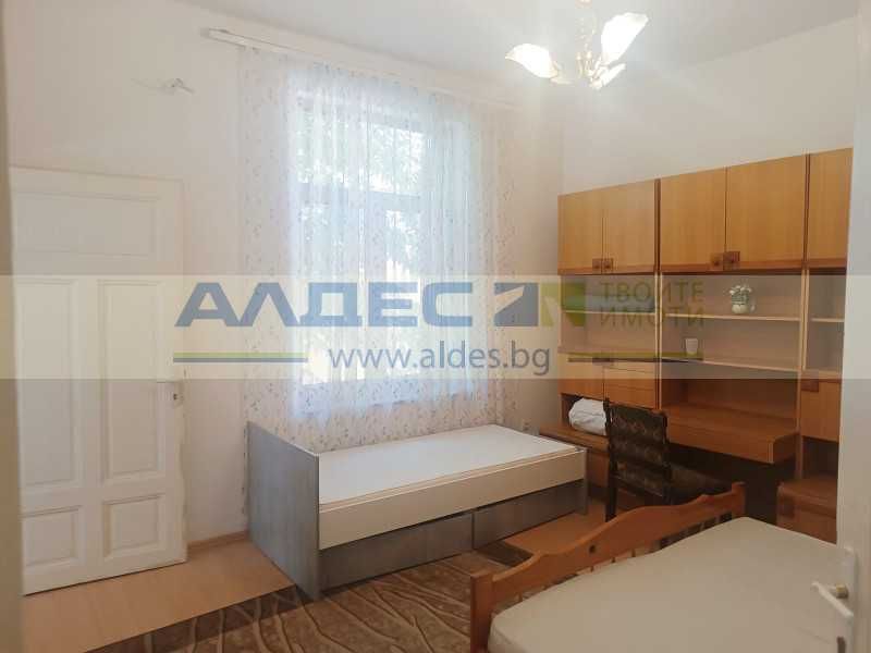 Дава се под наем Тристаен апартамент в София, Център - 120 кв.м за 750 € - Снимка #3