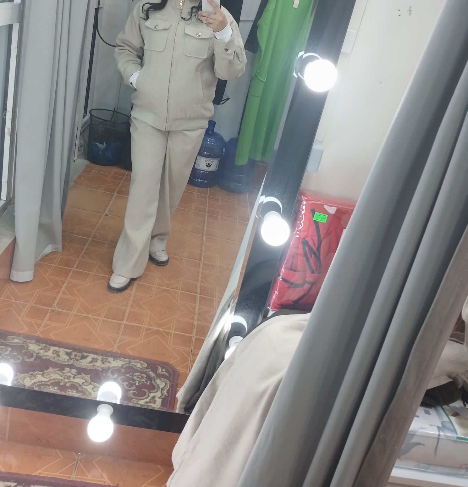 Miu miu brendidan pekin kastum shim yangi kiyilmagan