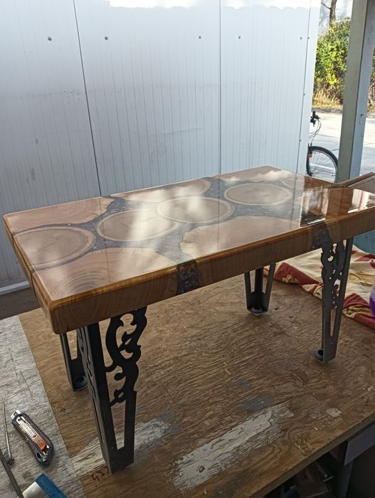 Masă din lemn masiv