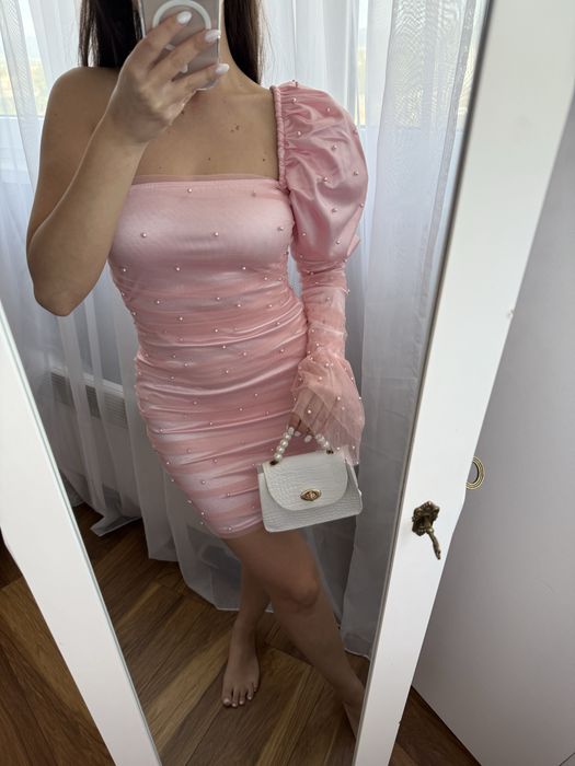 Къси рокли за повод