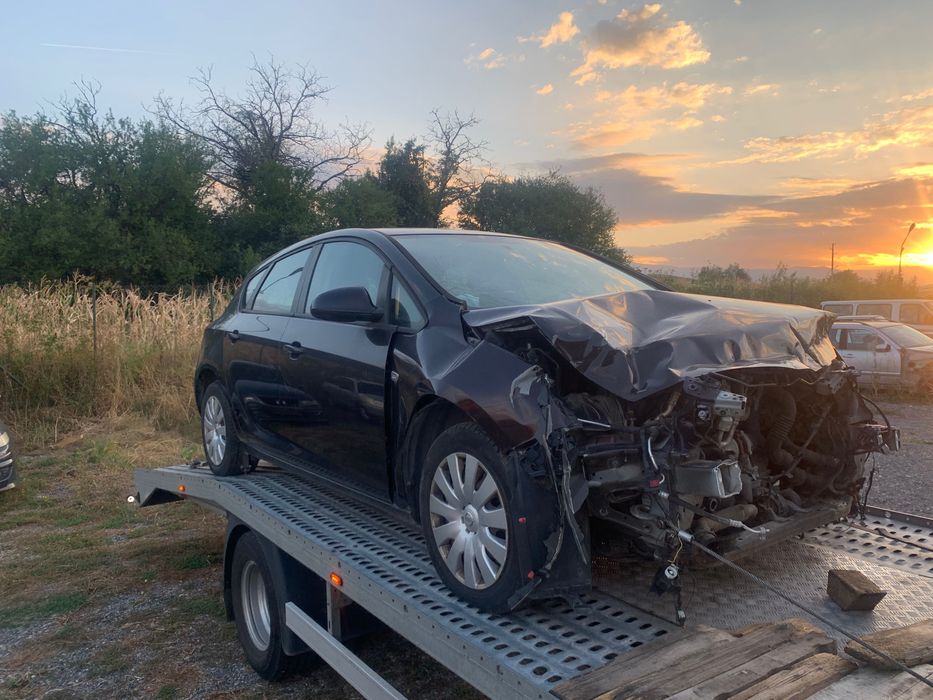 Opel Astra 1.7cdti 6скорости 2014г