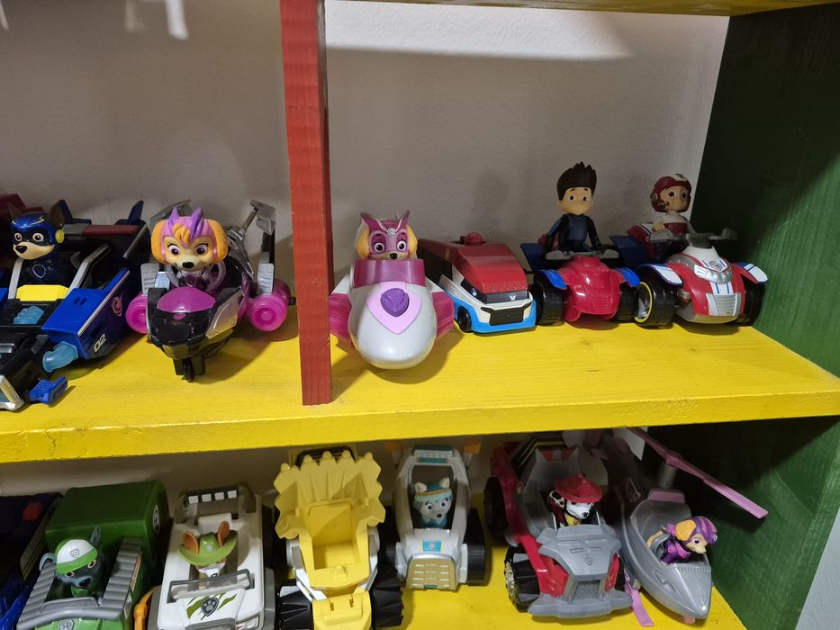 Jucării din patrula catelusilor și Peppa pig