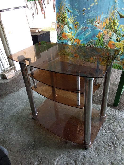 Стеклянный столик
