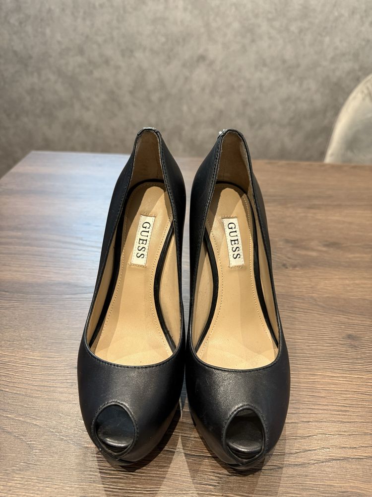 Кожени Обувки на ток Guess, ток 12 см, 35 р