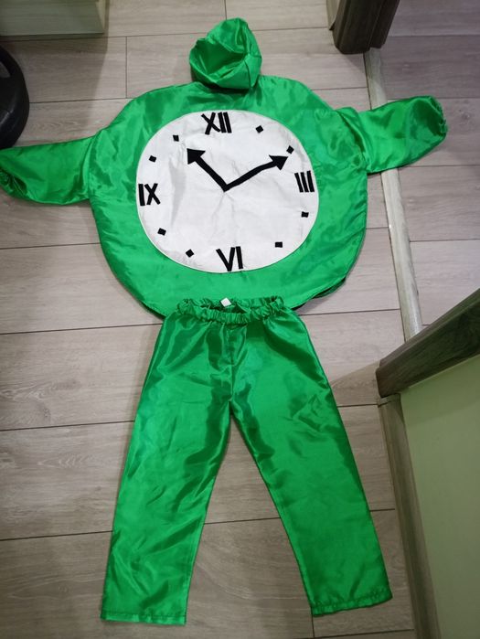 Costum serbare model ceas