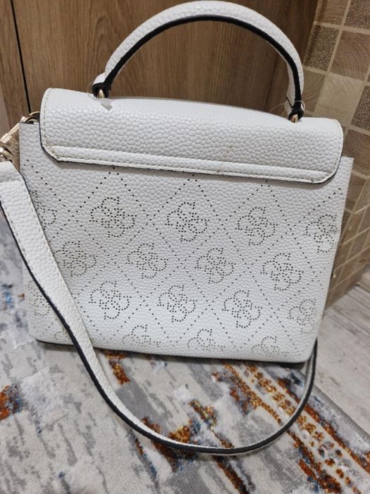 Дамска чанта Guess