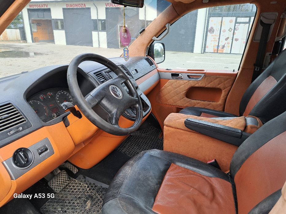 Vând Volkswagen Multivan 2005