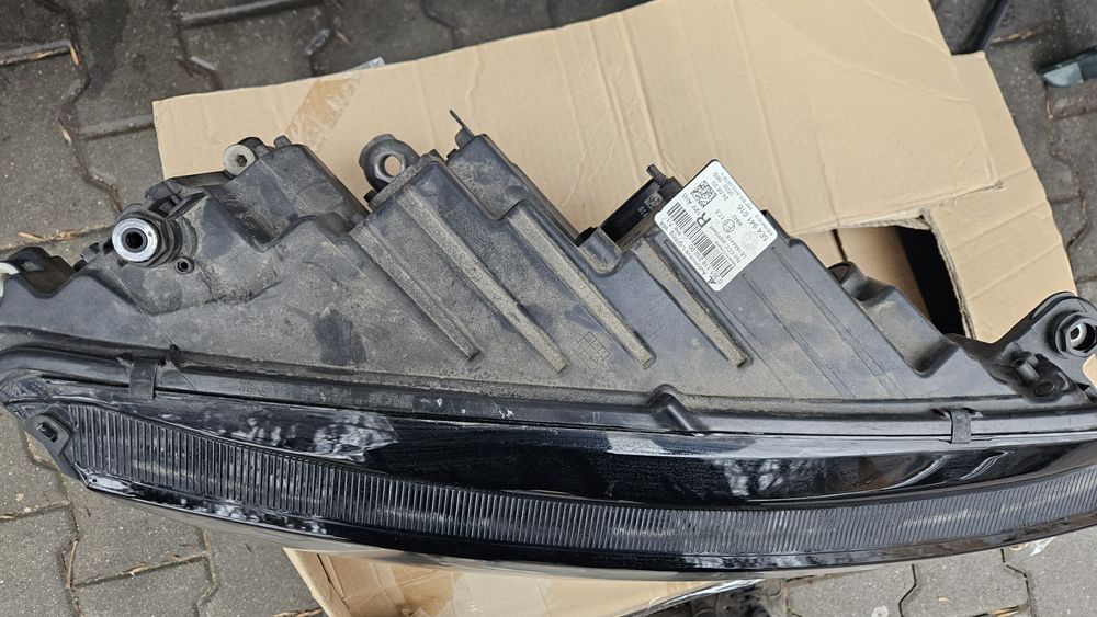 Десен Фар LED за Skoda Octavia 4